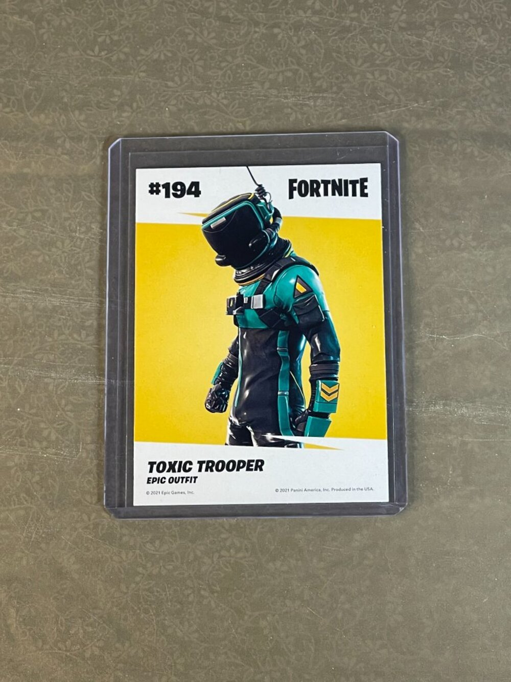 2021 Panini Fortnite Series 3 Toxic Trooper #194 Cracked Ice Holo Epic Outfit